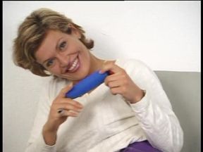 Casting chick toys her pussy