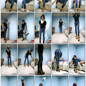 Joselynne Crossdresser In Blue Jeans Deriere and Heels In Webcam