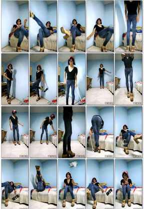 Joselynne Crossdresser In Blue Jeans Deriere and Heels In Webcam