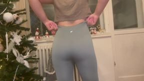 Loud farting in tight yogaa pants