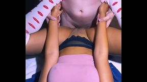 La universitaria se ofrece al amigo del novio por una buena recomendaci&oacute_n.