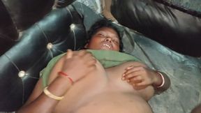 Bhabhi ko khana khakar chudai ki sote samay