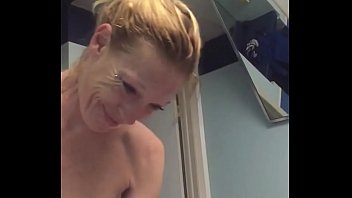 gives nice slow blowjob in motel