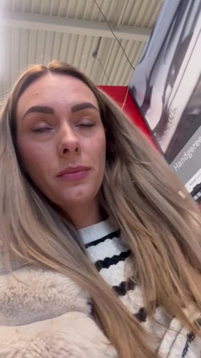 Amateur with big tits exposes her only fans content