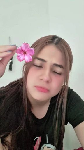 My best friend masturbates on tiktok