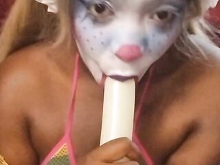 Bimbo Clown tries impress u