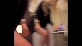 7 &egrave_me jour &agrave_ Ibiza M'_exhibant dans une cabine d'_essayage &agrave_ Zara