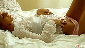 Amateur Anjelica Lays Out To Pleasure Herself