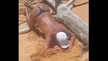 Ladysilva crossdress bunda gostosa na praia,  querendo fuder gostoso