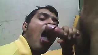 Chupando a Beto: Mamada Amateur de Youngster Latino