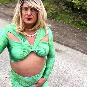 Amateur Crossdresser Kellycd2022 Sexy MILF Masturbating Down the Lane