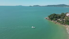 Drone flagra casal fazendo sexo em lancha