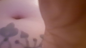 Hairy pussy pee in tub 4K