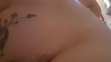 Hairy pussy pee in tub 4K