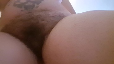 Hairy pussy pee in tub 4K