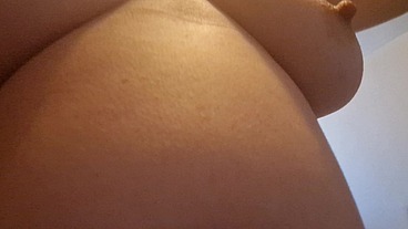 Hairy pussy pee in tub 4K