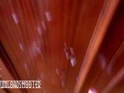 Otra corrida monstruosa! Gran polla venosa real no deja de disparar semen por todas partes!