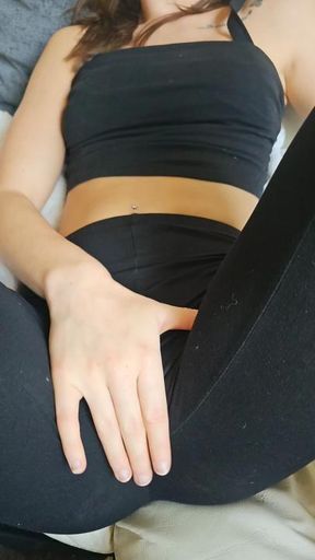 Fingering my pussy close up 💦💦