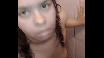 NINFETA N&Atilde_O FICA SEM ROLA NEM UM DIA SE QUER ELA SE ACABA NO SEU BRINQUEDINHO DE 22 CM E QUASE ACABA COM SUA BUCETA INOCENTE