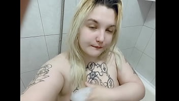 Blonde wash and masturbates in bathroom