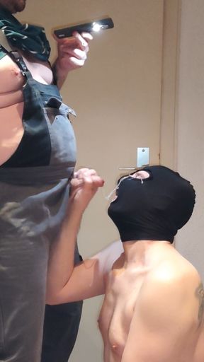 Handyman comes by for a blowjob