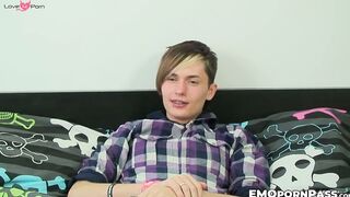 Sexy emo Taylor Fierce releasing massive cum load from long dick