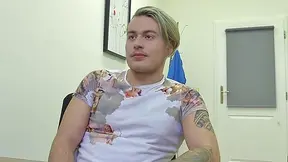 Amateur dude with sexy tattoos gets fucked orally