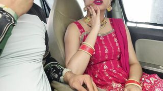 Cute Desi Indian Beautiful Bhabhi gets Fucked with Huge Dick in Car Outdoor Risky Pub