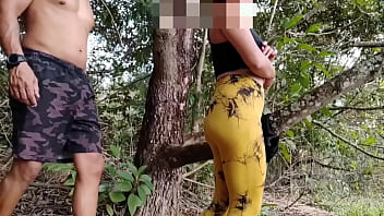 Trilha gostosa e safada,fudemos ali mesmo ao ar livre com ele gemendo com muito tes&atilde_o