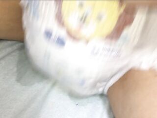 029 おむつを二重に履いておもらし！興奮しちゃいます♪